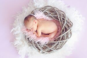スワドルの使い方は赤ちゃんにどのように影響するのか？