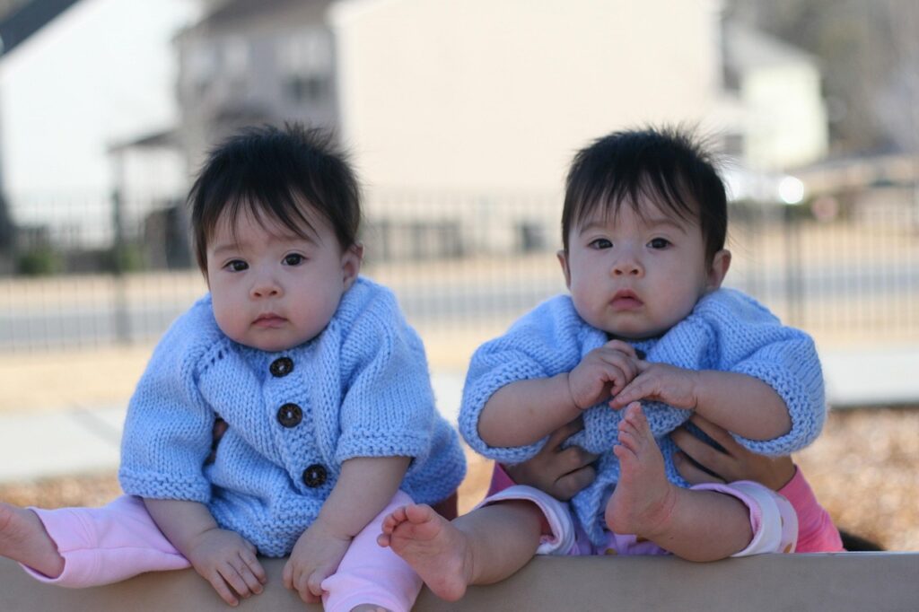 双子の夜泣きに悩む親が知っておくべき対策は？