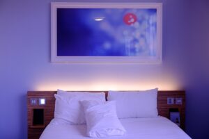 夜泣き対策のために寝具を見直すべき理由は？